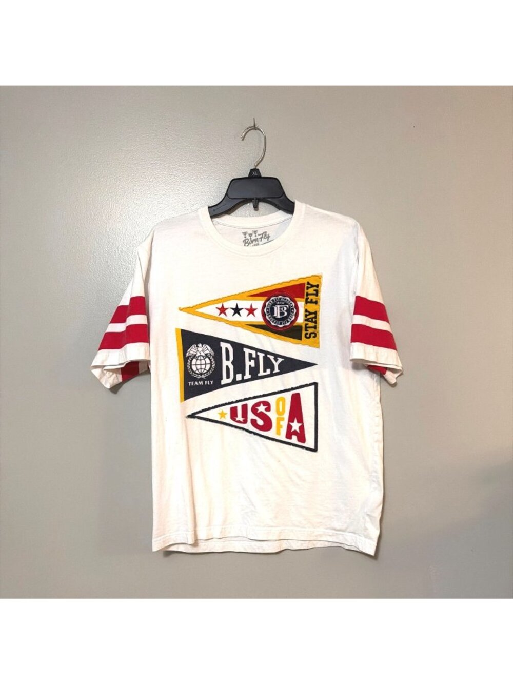 Born Fly Mens Embroidered T-Shirt Large White With Red Sleeve Stripes Pennant